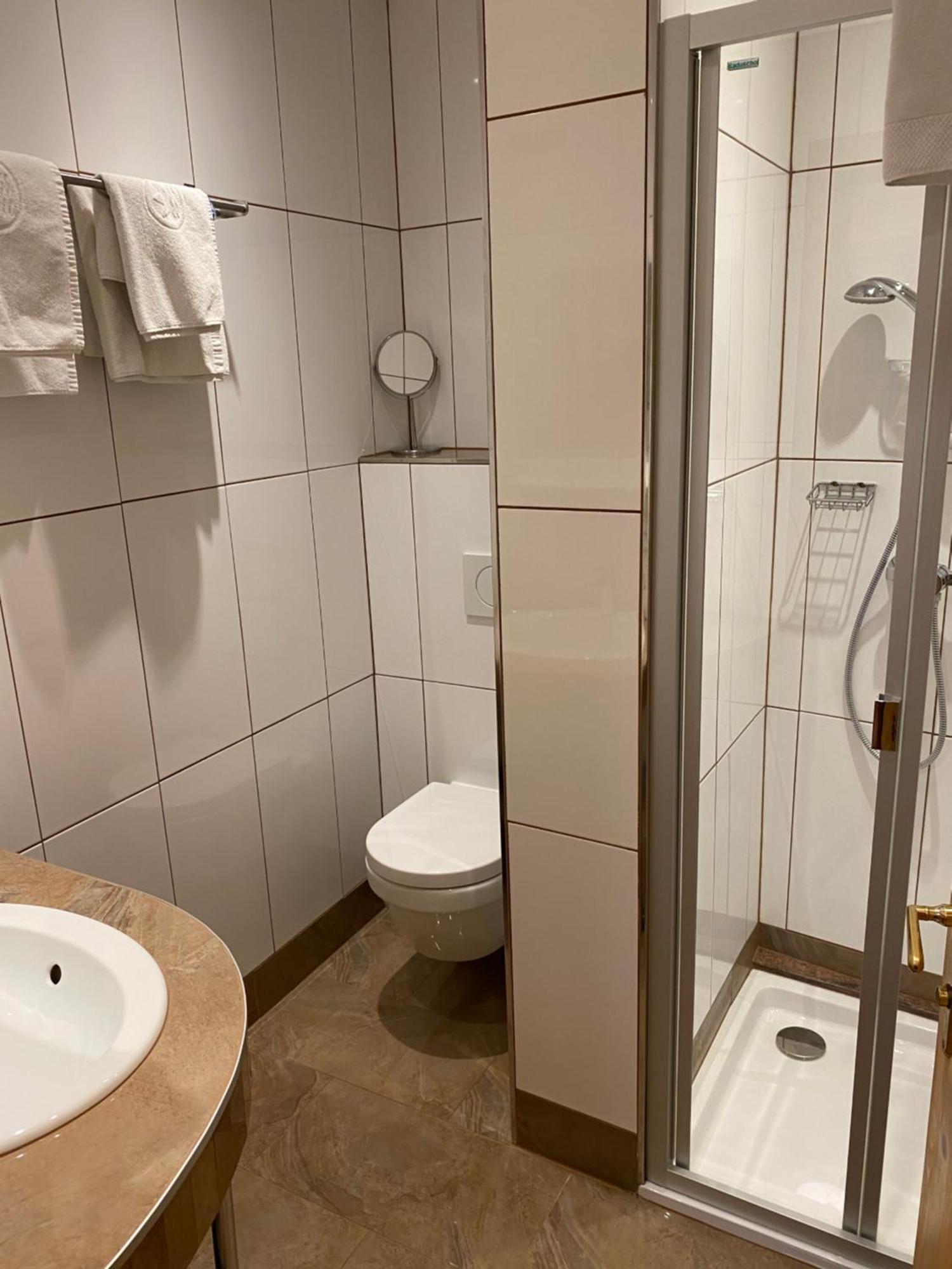 Hotel-Restaurant-Vinothek Felix Sommer Auersthal Екстериор снимка